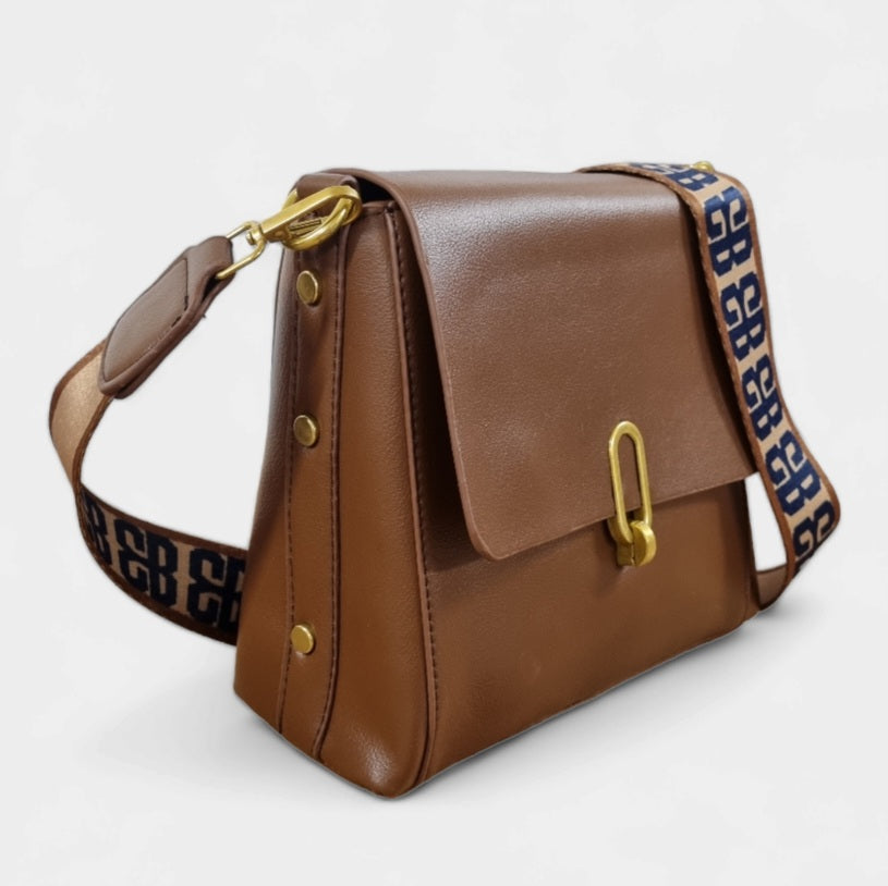 Contrast Strap Clasp Bag in Brown