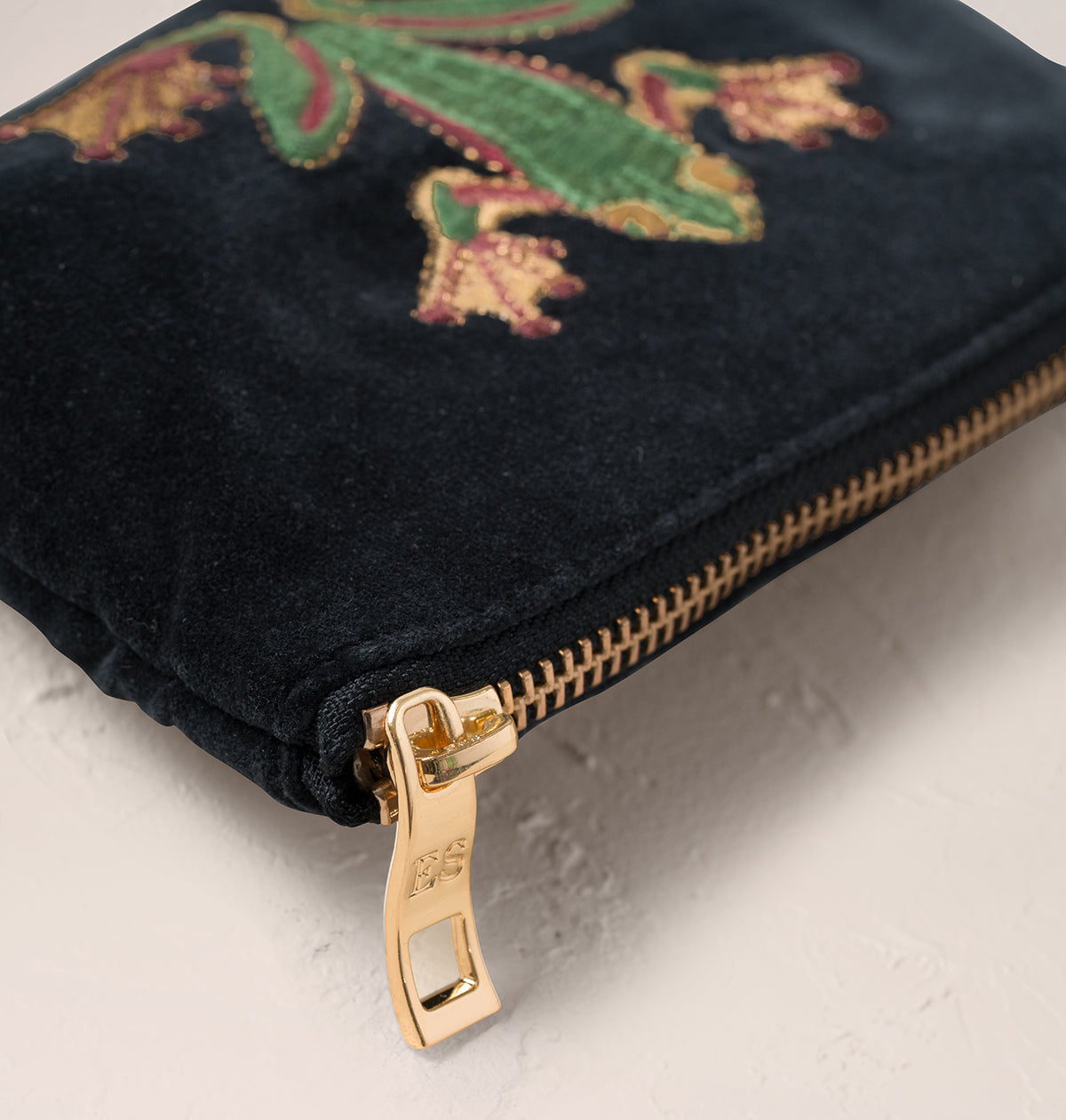 Tree Frogs Coin Purse in Charcoal