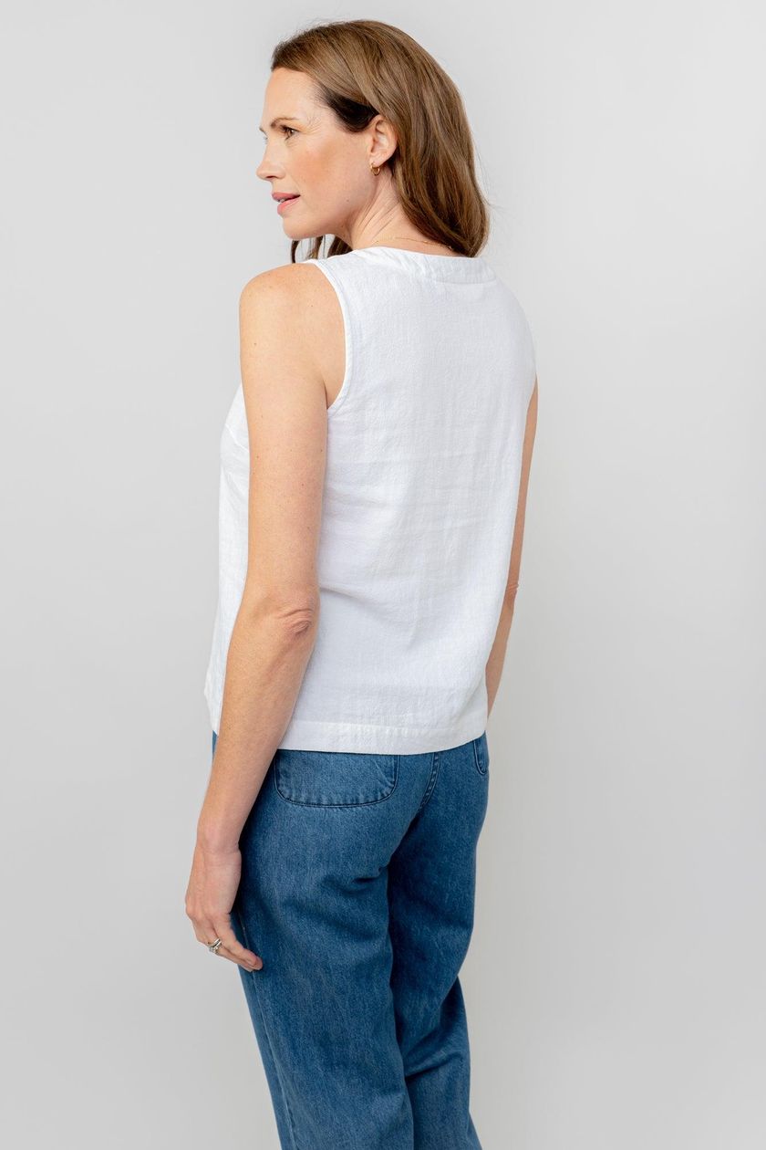 Lily & Me Allium Vest in White