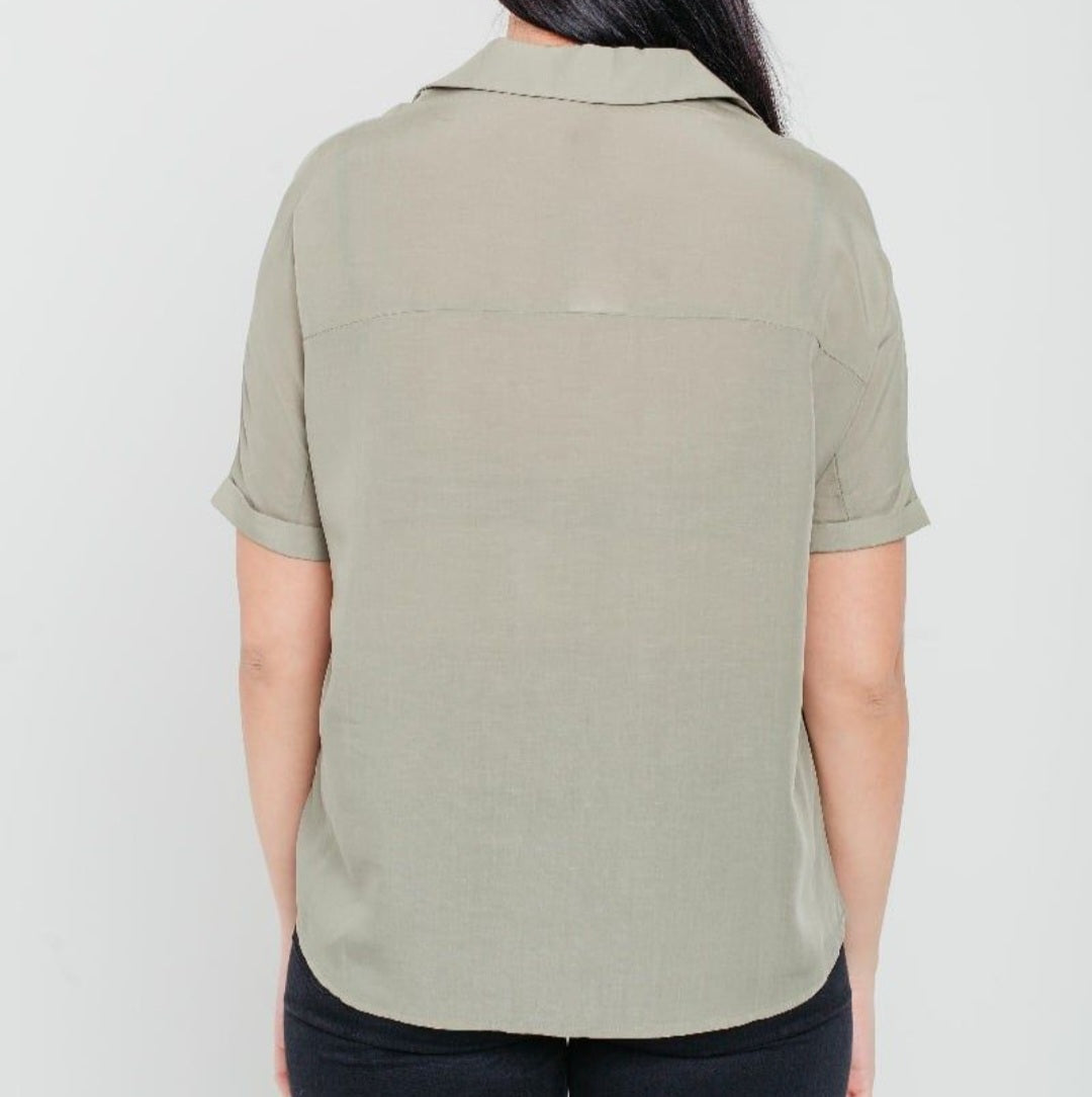 Suri Resort Shirt in Soft Olive