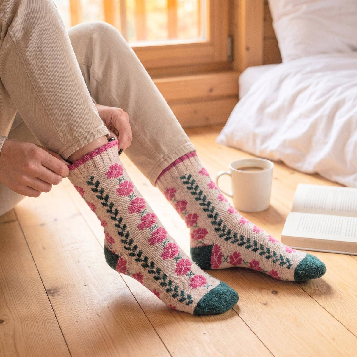 Thick Floral Wool Blend Socks in Ecru (3-7)