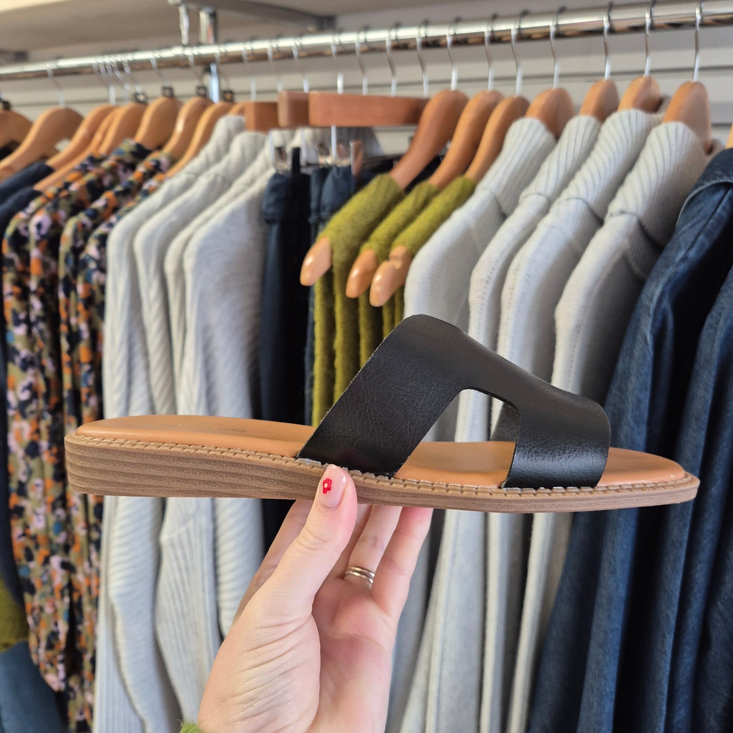Santal Slides in Black